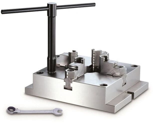 Ручной 4-х кулачковый патрон с базовой плитой, 310x310 мм, мастер кулачки