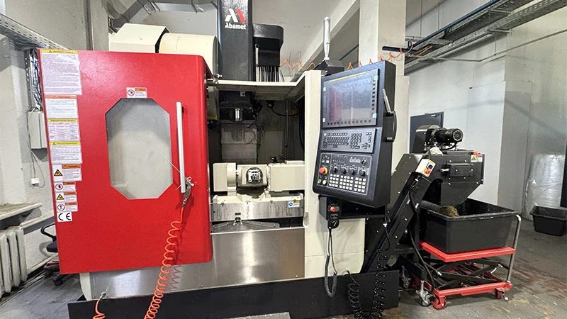 Пятиосевой фрезерный станок с ЧПУ по металлу UMC-170SM, стол-планшайба Ø170 мм