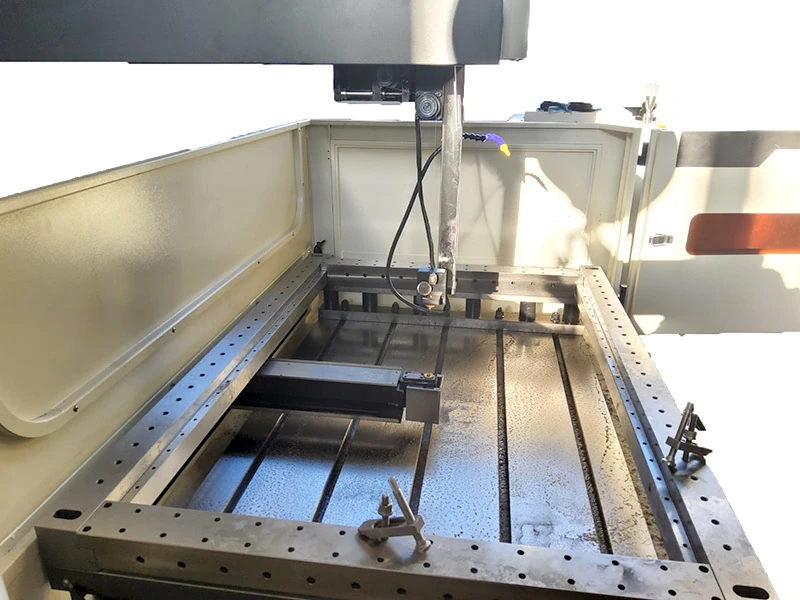 Электроэрозионный проволочно-вырезной станок с молибденовой проволокой BQ1080