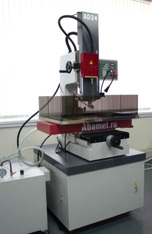 Электроэрозионный станок для стартовых отверстий AD24