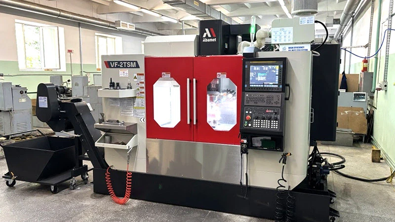 Фрезерный обрабатывающий центр с ЧПУ Fanuc по металлу VF-2TSM, стол 1100х500 мм