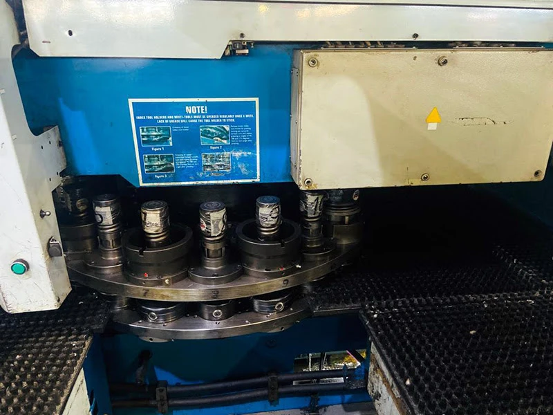 Finn-Power F6-25 (2001 | бу) - Гидравлический координатно-револьверный вырубной пресс c ЧПУ