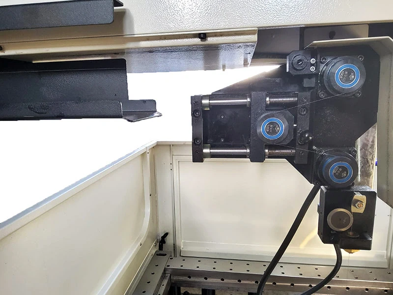 Электроэрозионный проволочно-вырезной станок с молибденовой проволокой BQ1080